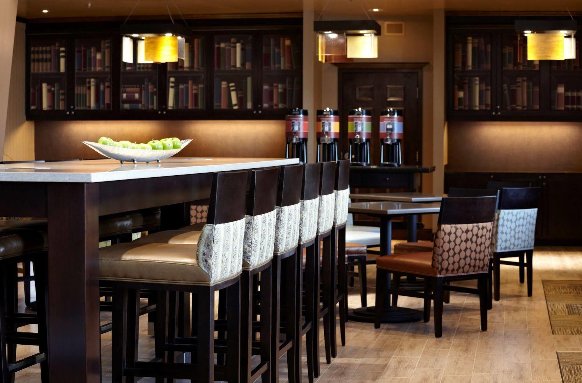 Hampton Inn & Suites Montreal-Dorval Exteriér fotografie